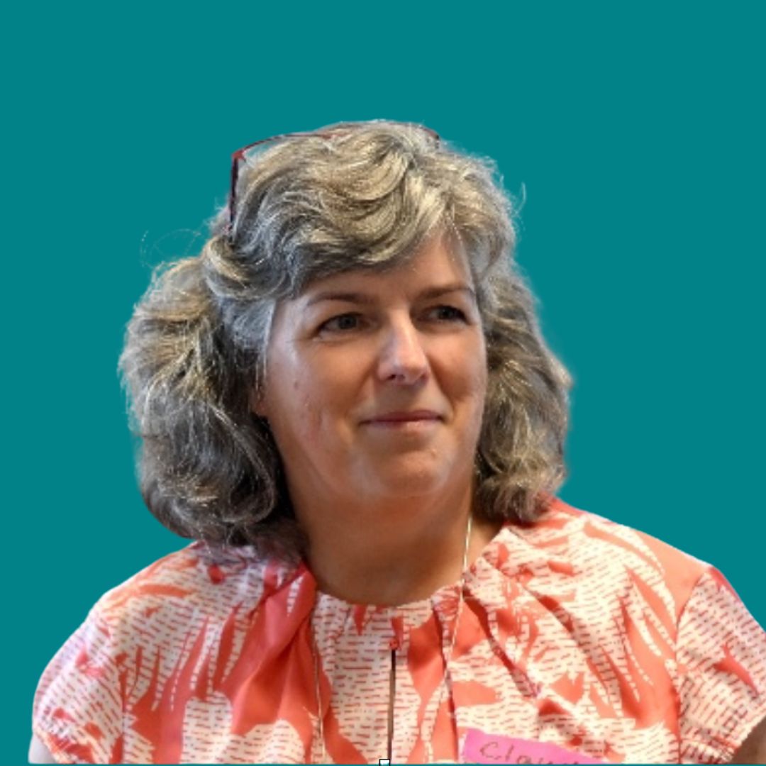 Claudia Meimberg Jennifer Geiser ist von vorne zu sehen, sie schaut links aus dem Bild raus. Sie trägt ein blaues Oberteil.